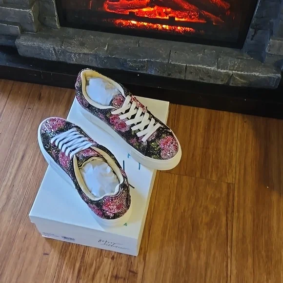 Betsey Johnson Black Sequin Floral Platform Sneakers with Pink Roses - Picture 4 of 4